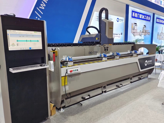 알루미늄 프로필 CNC 가공 센터 자동 도구 교환기 길이 3000mm 작업