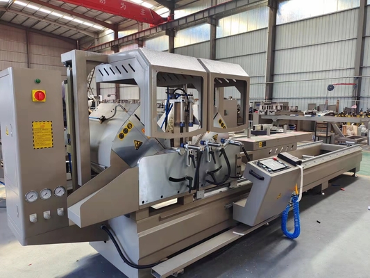 알루미늄 및 PVC를 위한 45도 및 90도 절단 각도와 6000mm CNC 이중 미트르 절단 톱