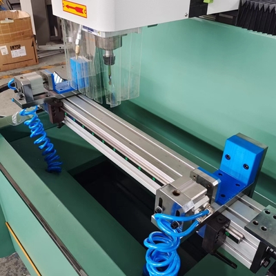 작은 800mm 자동 CNC 복사 라우터 문과 창문, 미니멀리스트 가구, 와인 캐비닛을 위한 구멍을 뚫고 쇄기