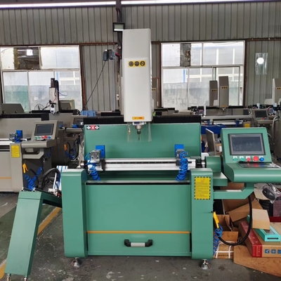 작은 800mm 자동 CNC 복사 라우터 문과 창문, 미니멀리스트 가구, 와인 캐비닛을 위한 구멍을 뚫고 쇄기