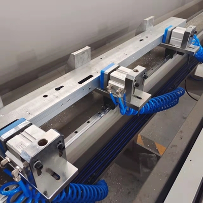 3000mm 3200mm 이중 머리 굴착 프레싱 기계 알루미늄 커튼 벽에 대한 CNC 펀싱 기계