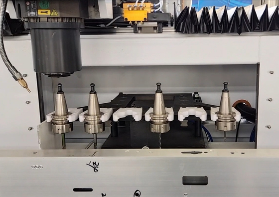 3200mm 3000mm 알루미늄 UPVC 수직 스핀들 CNC 가공 센터 창문 커튼 벽 제작 기계
