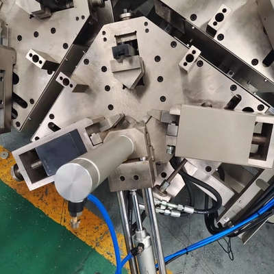 알루미늄 창과 문 단면도 구석 주름을 잡기를 위한 7.5kw Cnc 구석 주름을 잡는 기계