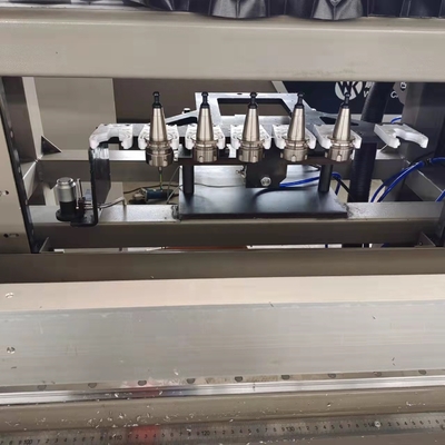 자동 도구 변경 3 + 1 축 알루미늄 프로파일 창문 커튼 벽 등을 만드는 CNC 가공 센터